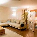 Luxury 2br Spacious & Stylish With Patio Near Metro
