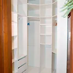 Διαμέρισμα Luxury 2br Spacious & Stylish With Patio Near Metro