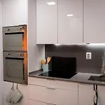 Διαμέρισμα Luxury 2br Spacious & Stylish With Patio Near Metro Odivelas (Lisbon)
