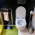 Διαμέρισμα Luxury 2br Spacious & Stylish With Patio Near Metro