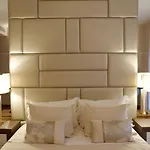 Luxury 2br Spacious & Stylish With Patio Near Metro Διαμέρισμα *