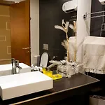 Διαμέρισμα Luxury 2br Spacious & Stylish With Patio Near Metro
