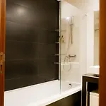 Luxury 2br Spacious & Stylish With Patio Near Metro Διαμέρισμα