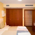Διαμέρισμα Luxury 2br Spacious & Stylish With Patio Near Metro