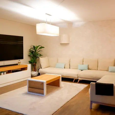Luxury 2br Spacious & Stylish With Patio Near Metro Apartment *