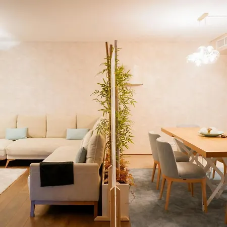 Luxury 2br Spacious & Stylish With Patio Near Metro * Odivelas (Lisbon)