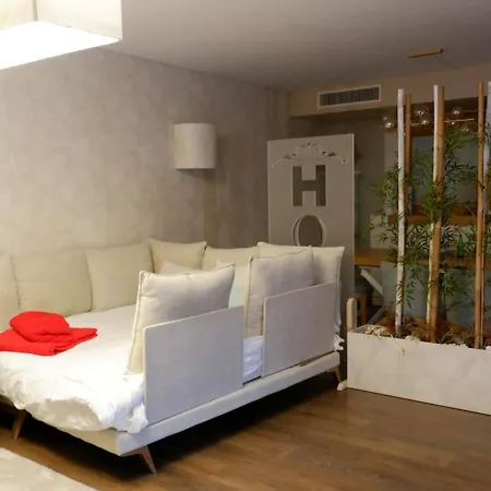 Luxury 2br Spacious & Stylish With Patio Near Metro Odivelas (Lisbon)
