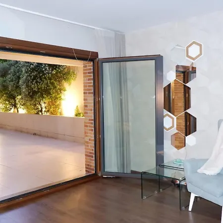 Apartman Luxury 2br Spacious & Stylish With Patio Near Metro *