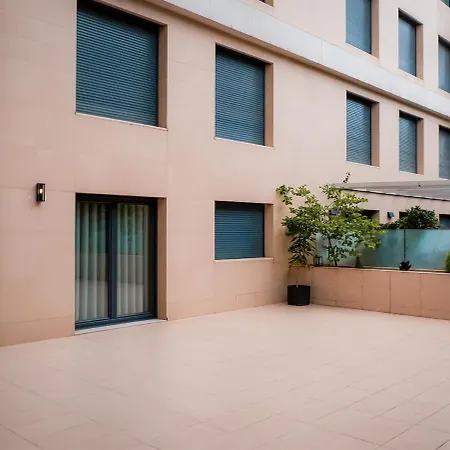 Luxury 2br Spacious & Stylish With Patio Near Metro Διαμέρισμα