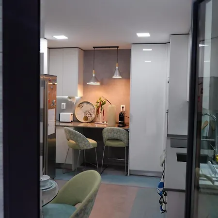 Luxury 2br Spacious & Stylish With Patio Near Metro