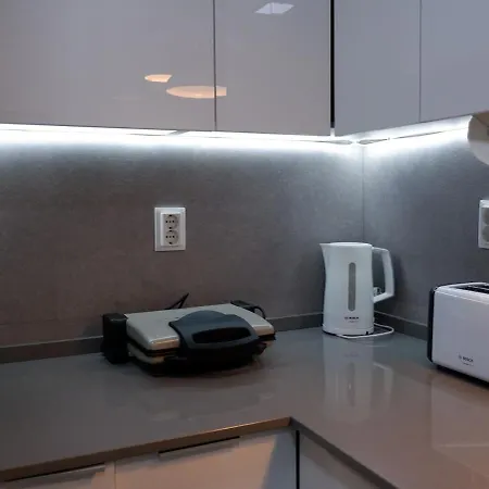 Luxury 2br Spacious & Stylish With Patio Near Metro