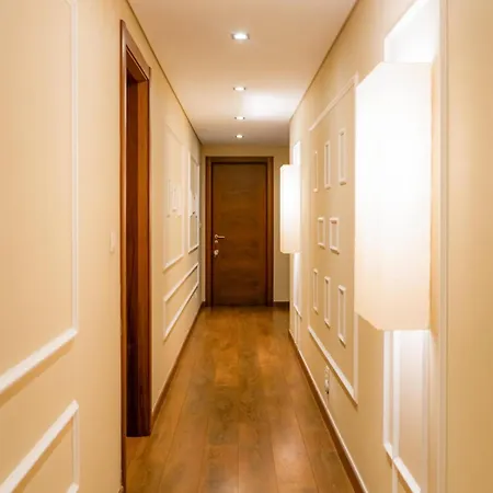Luxury 2br Spacious & Stylish With Patio Near Metro Apartment *