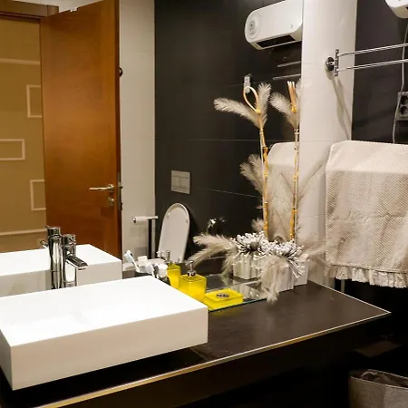 Apartment Luxury 2br Spacious & Stylish With Patio Near Metro