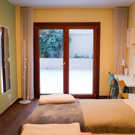 Luxury 2br Spacious & Stylish With Patio Near Metro Apartment