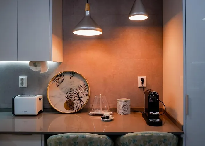 Luxury 2br Spacious & Stylish With Patio Near Metro * Odivelas (Lisbon)
