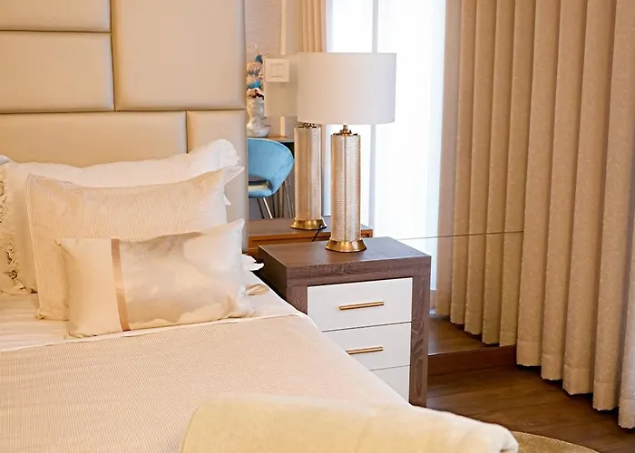 Daire Luxury 2br Spacious & Stylish With Patio Near Metro *